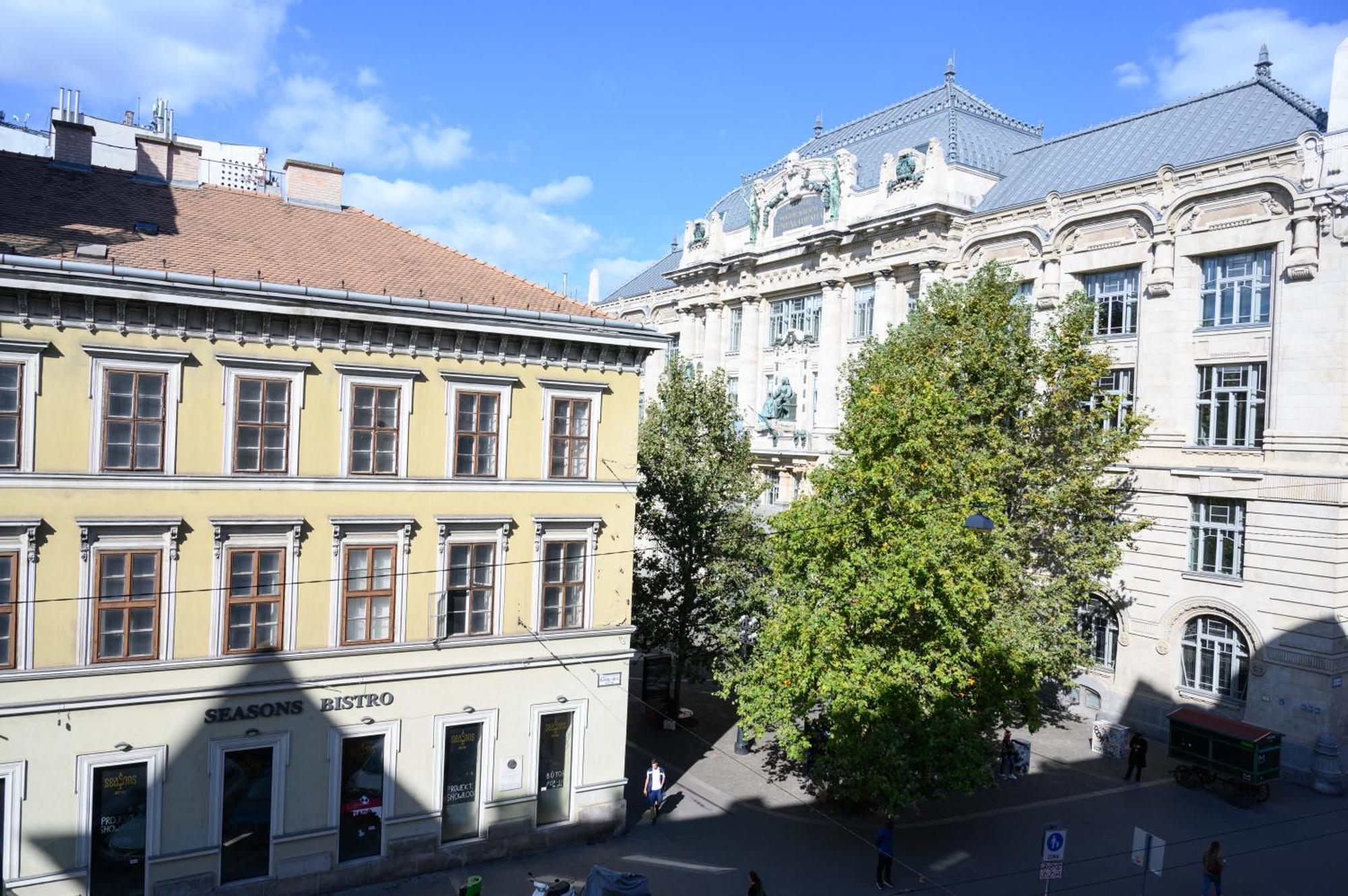 Bp Central Home — Fotók 1