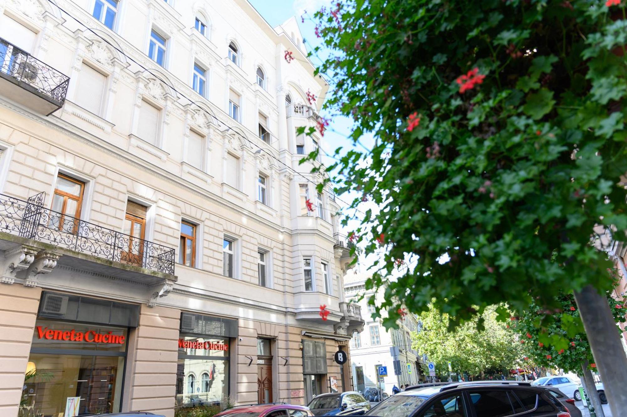 Bp Central Home — Fotók 2